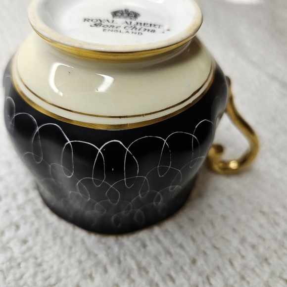 Royal Albert Crown Bone England China Teacup Saucer BLACK w/White Swirls Gold - Picture 15 of 16